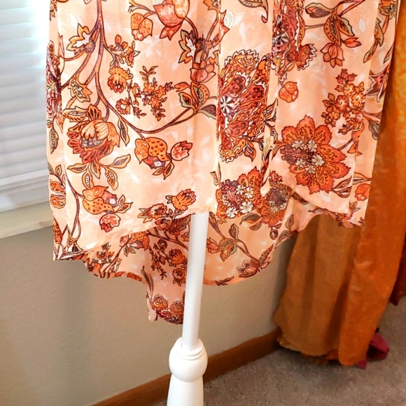 TORRID Peach Sheer High Low Top - Picture 3 of 10